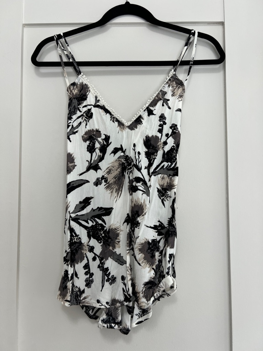 Floral V-Neck Cami Top in White and Taupe